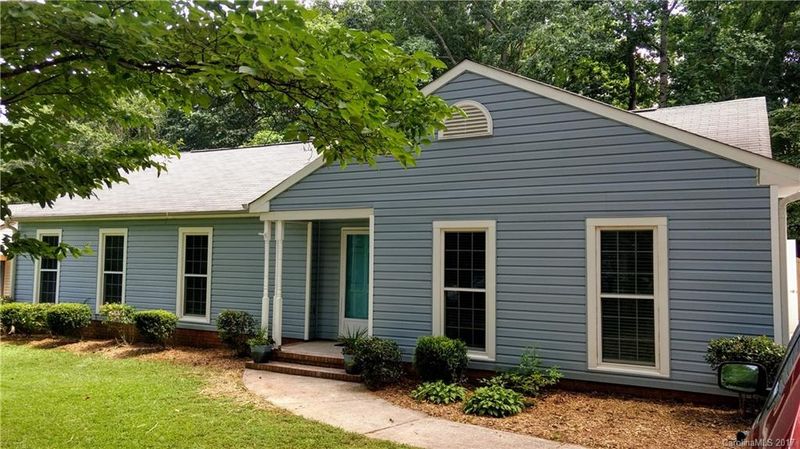 1130 Longbrook Dr, Charlotte, NC 28270