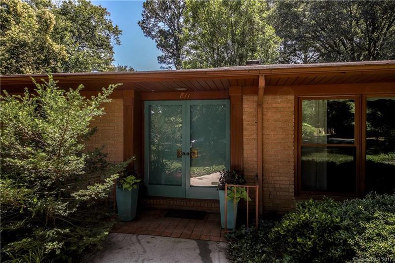 811 Lansdowne Rd #L3, Charlotte, NC 28270