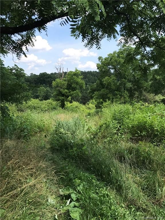 2140 Markland Dr, Hickory, NC 28602