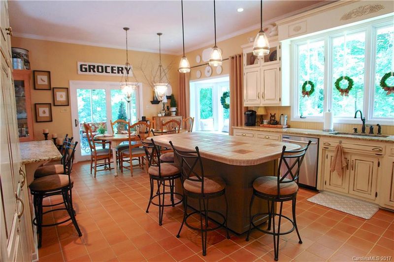 207 Mockingbird Ln, Lincolnton, NC 28092