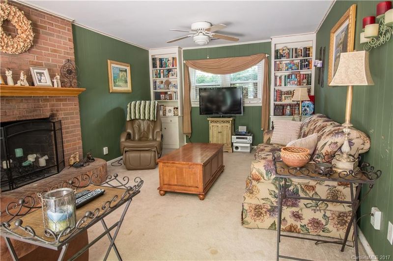 1416 Paddock Cir, Charlotte, NC 28209