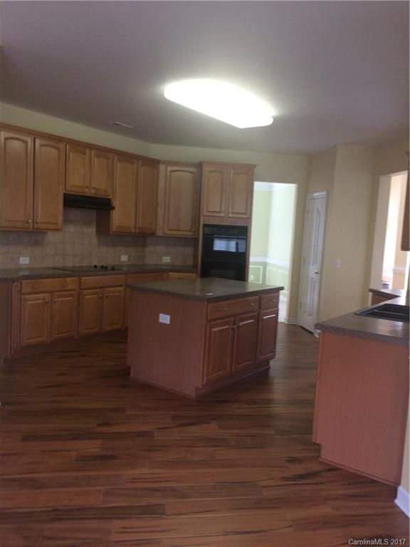 5910 Lowergate Dr, Waxhaw, NC 28173
