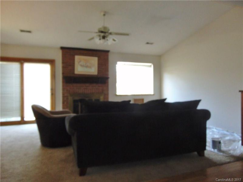2432 Heather Glen Ln, Charlotte, NC 28208