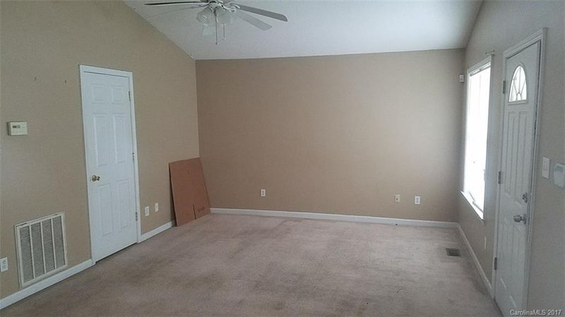 909 E Davis Ave, Gastonia, NC 28054