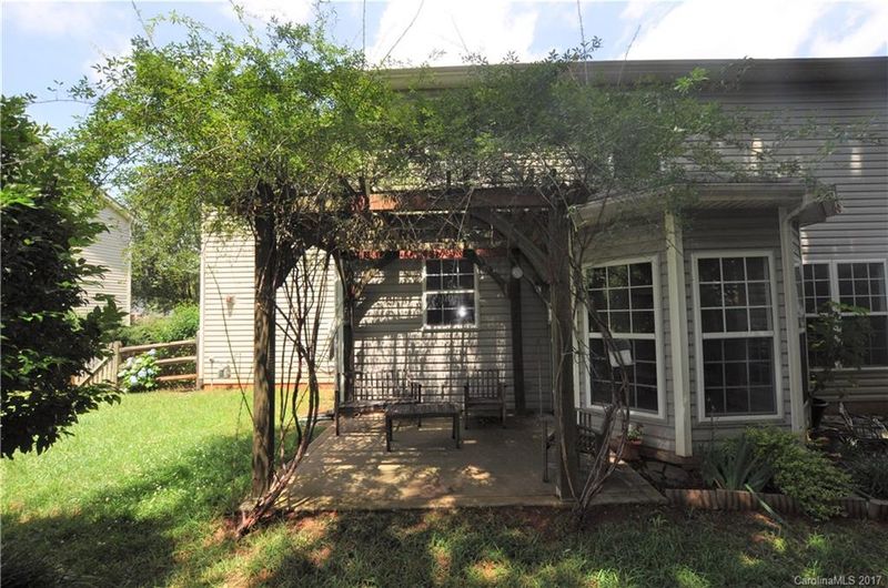 10410 Baskerville Ave, Charlotte, NC 28269