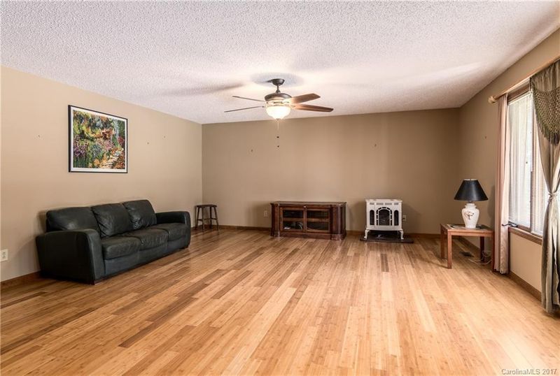 3757 Heatherbrook Trl, Vale, NC 28168
