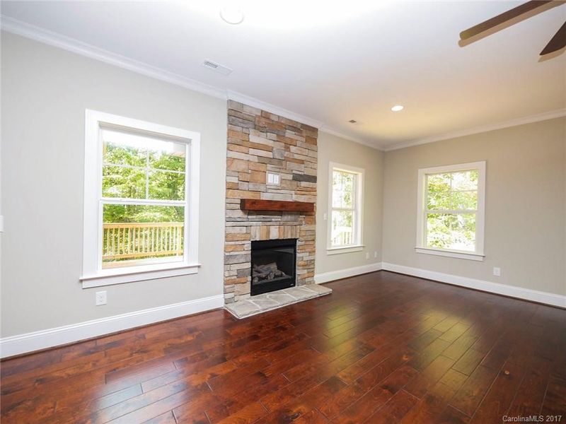 129 Honeysuckle Creek Loop, Mooresville, NC 28117