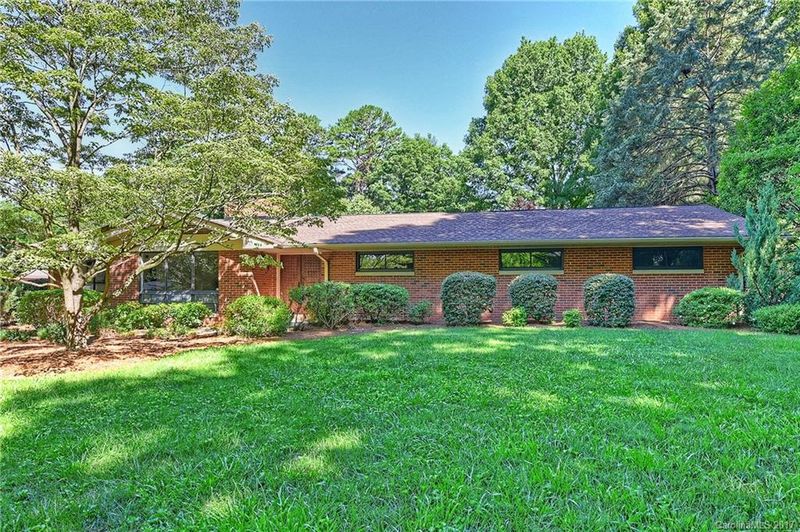 1026 Lansdowne Rd, Charlotte, NC 28270