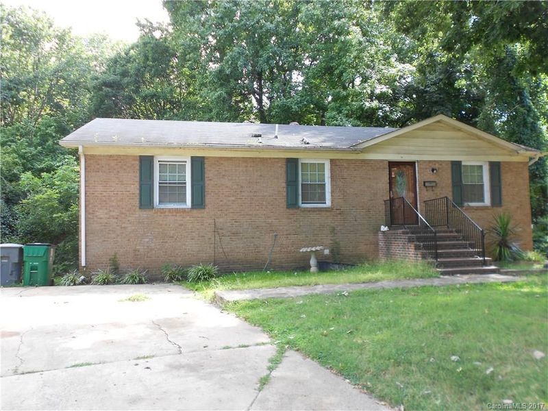 5706 Eastbrook Rd, Charlotte, NC 28215