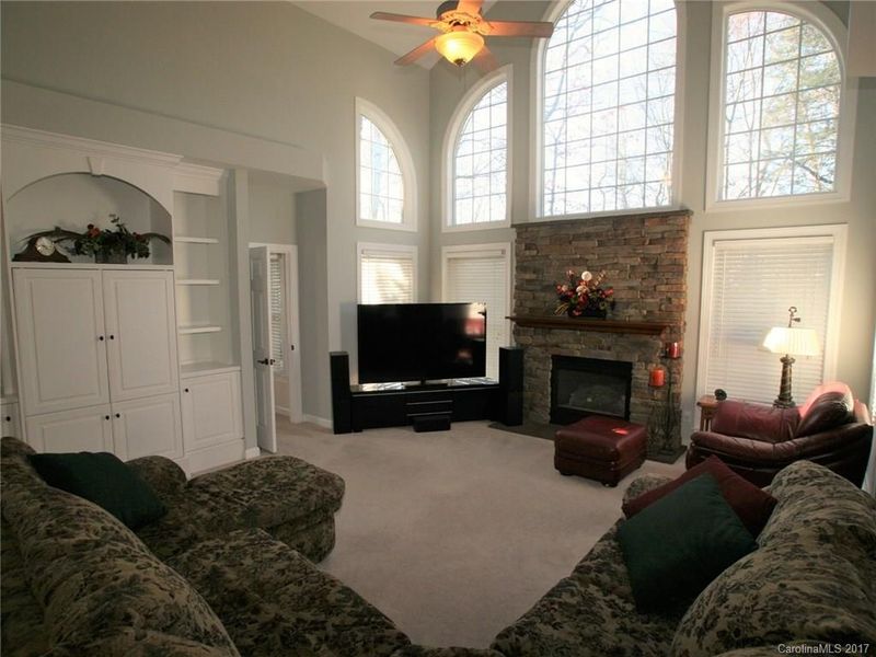 6317 Queensbury Ct, Charlotte, NC 28269