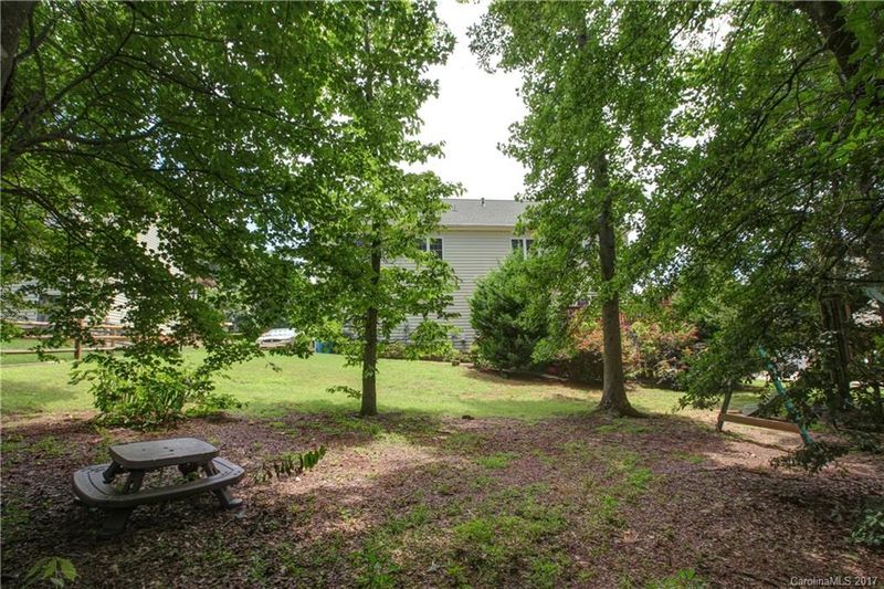 4520 Brentwood Dr, Belmont, NC 28012