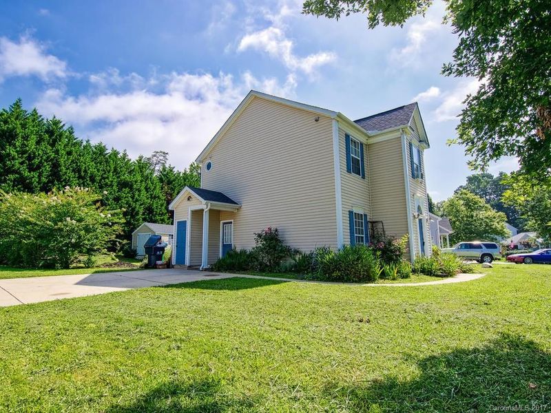 1628 Silverberry Ct, Charlotte, NC 28214