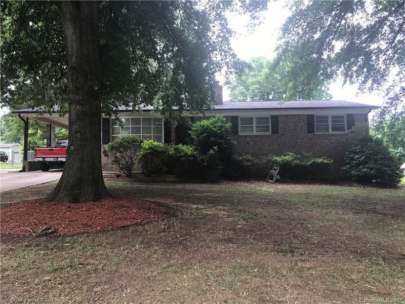 908 Vista Dr, Cherryville, NC 28021