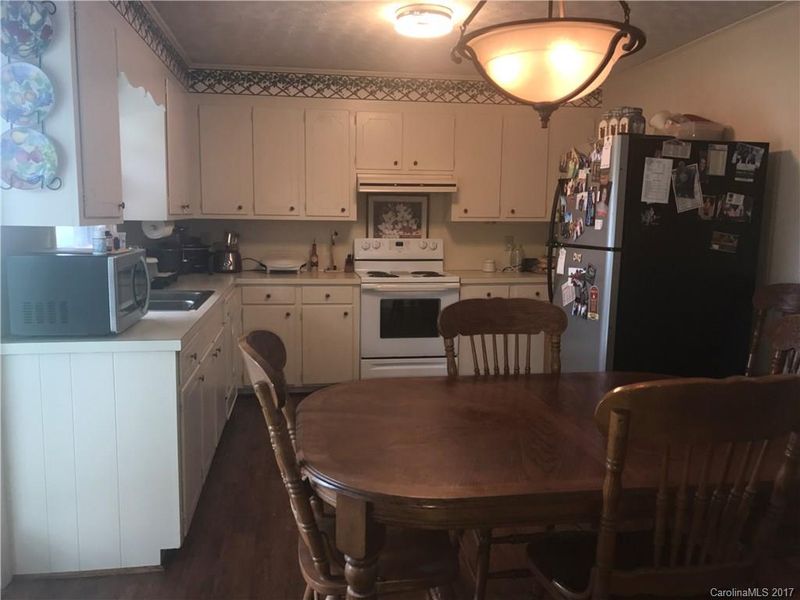 908 Vista Dr, Cherryville, NC 28021
