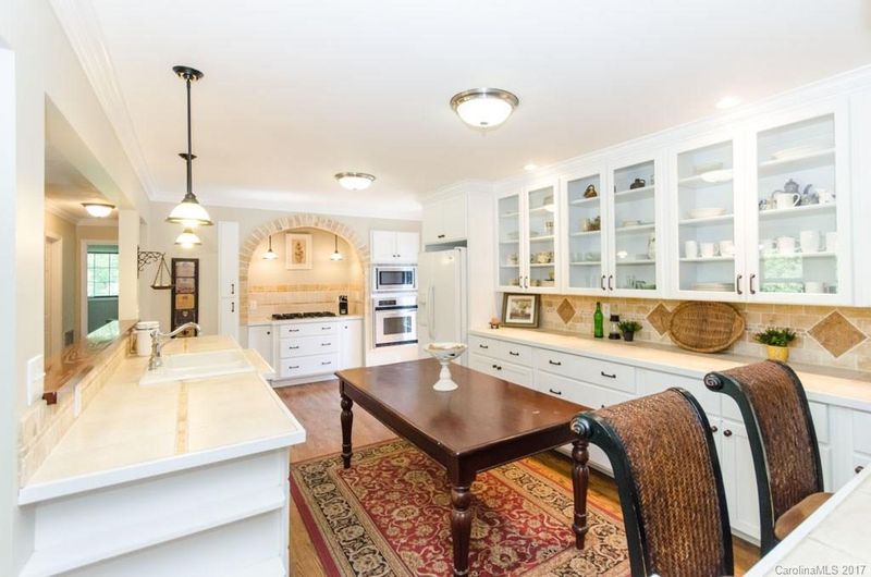 1000 N Flint St, Lincolnton, NC 28092