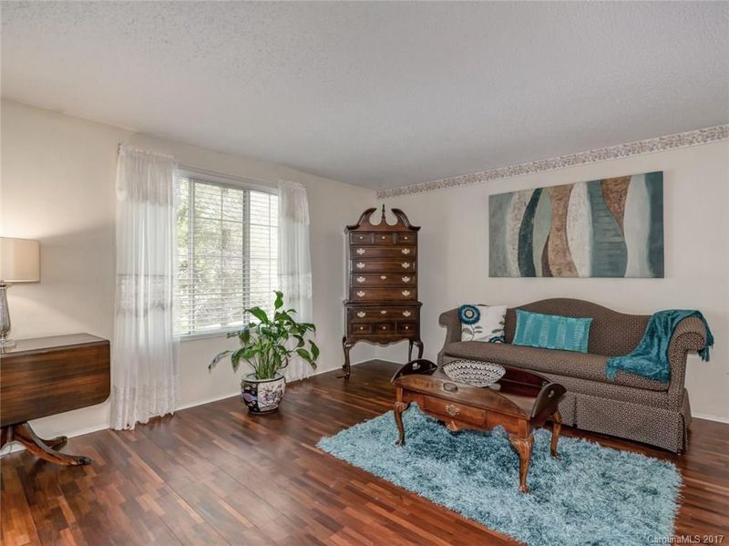 8208 Eveningwood Ct, Charlotte, NC 28226