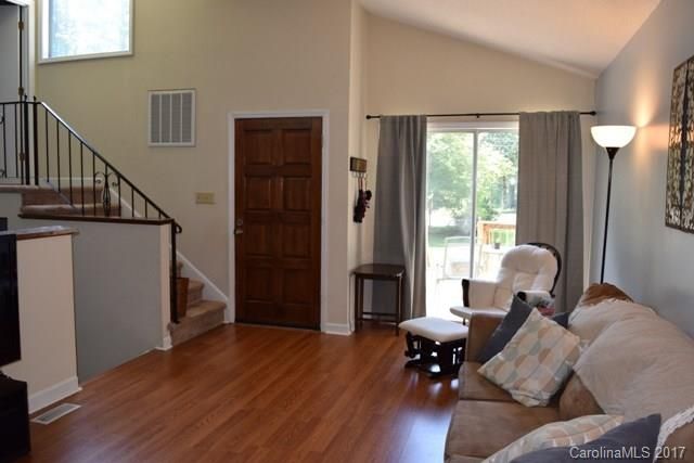8900 Steeleberry Dr, Charlotte, NC 28217