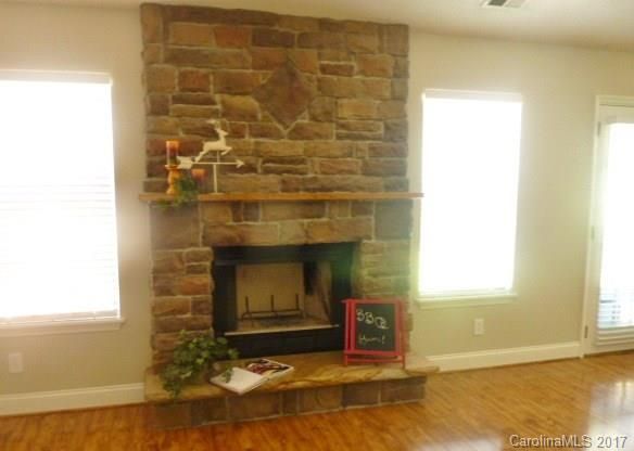 11136 Fox Cove Dr, Charlotte, NC 28273