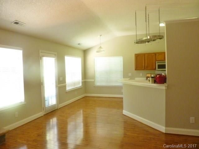 11136 Fox Cove Dr, Charlotte, NC 28273