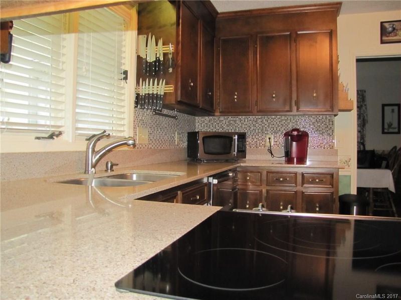 14011 Springwater Dr, Matthews, NC 28105