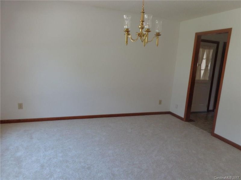 211 Chateau Dr, Gastonia, NC 28056