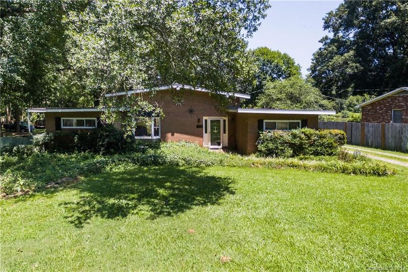 1108 Shore Dr W, Lancaster, SC 29720