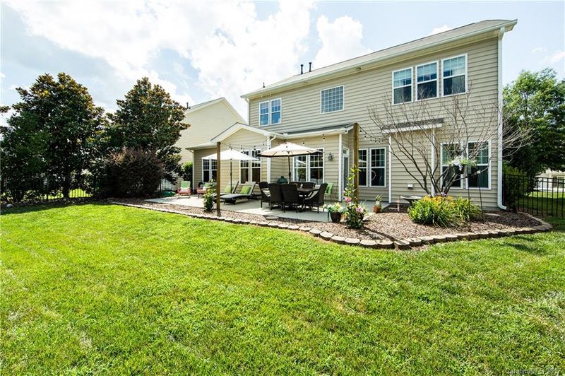 1149 Sarandon Dr, Matthews, NC 28104