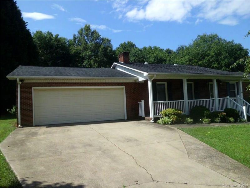 1179 North Hill Dr, Lincolnton, NC 28092