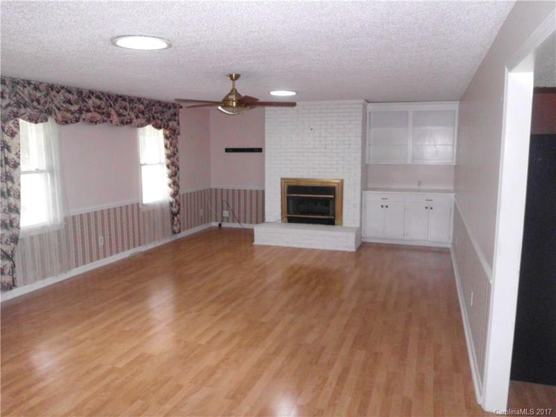 1179 North Hill Dr, Lincolnton, NC 28092