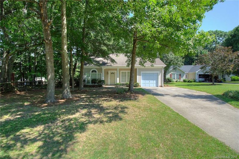 2012 David Earl Dr, Charlotte, NC 28213