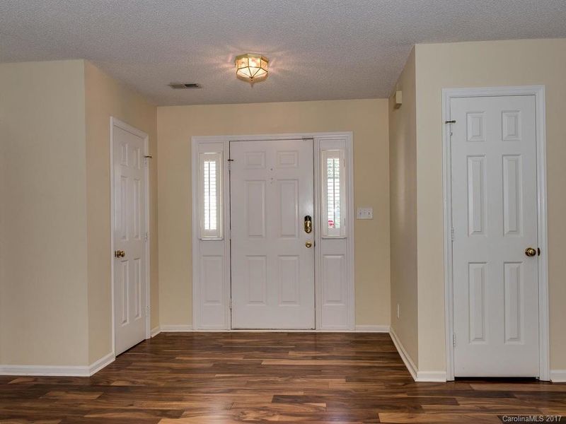 8936 Cypress Forest Dr, Charlotte, NC 28216