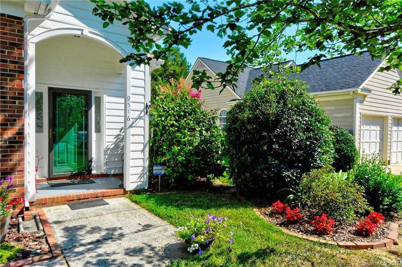 9516 Old Gate Dr, Matthews, NC 28105