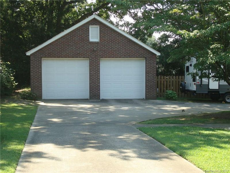 1010 Fairfield Dr, Gastonia, NC 28054