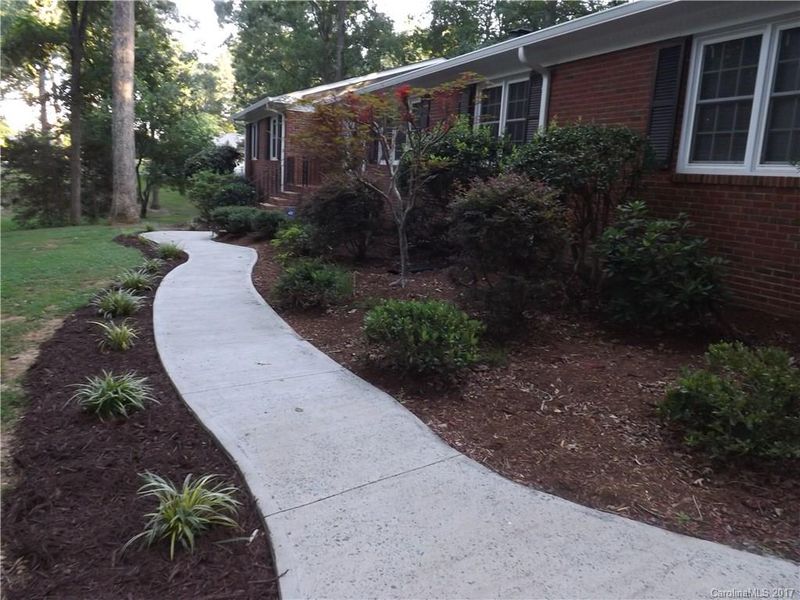2631 Rolling Hills Dr, Monroe, NC 28110