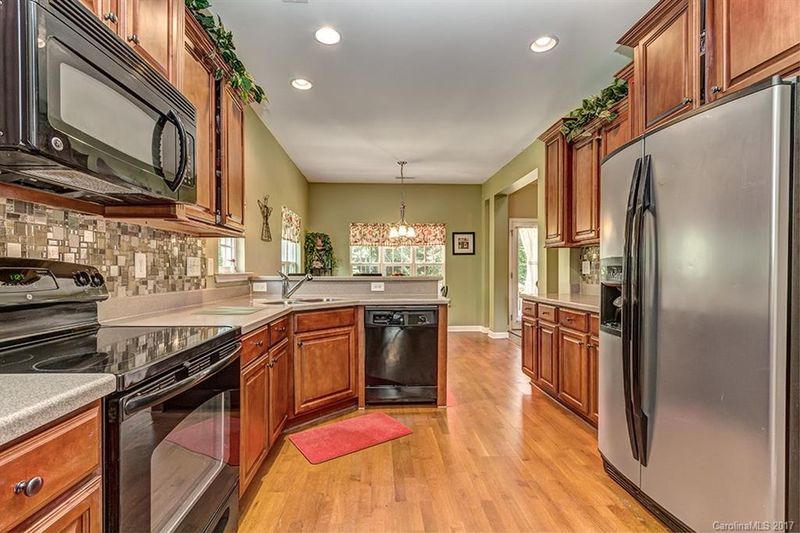 142 Edgehill Dr, Fort Mill, SC 29715