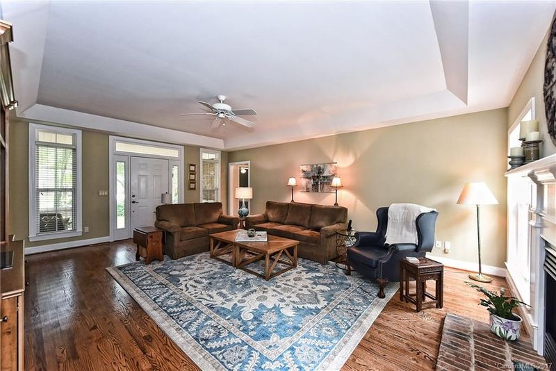 9911 Drawbridge Dr, Charlotte, NC 28215