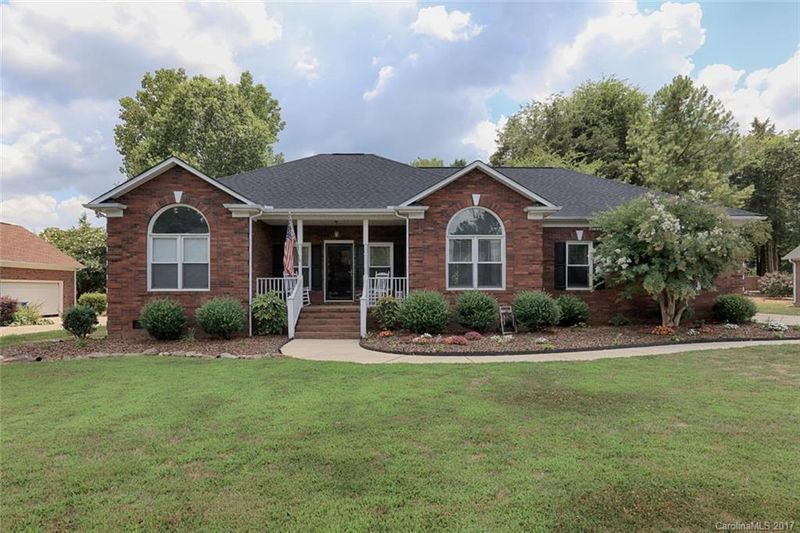 2653 Willis Dr, Harrisburg, NC 28075