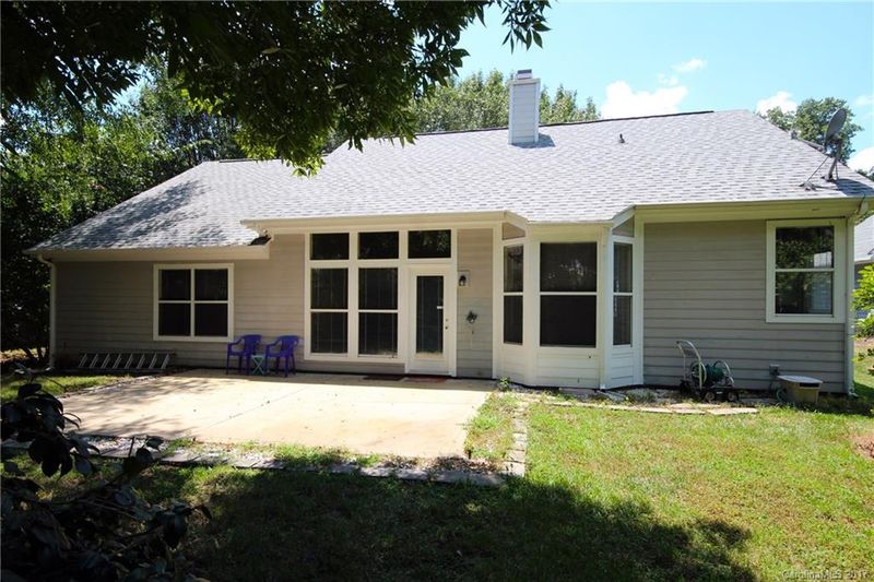 10001 Dunfries Rd, Matthews, NC 28105
