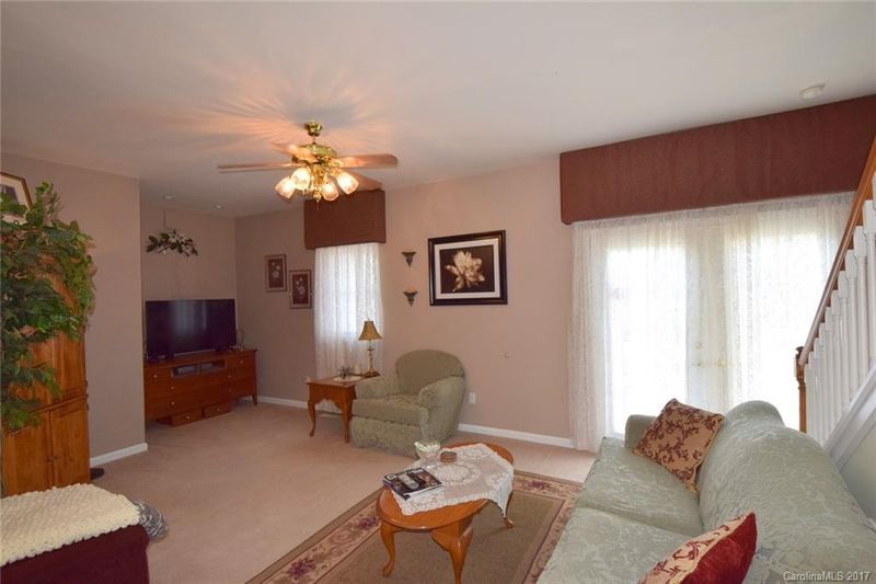 696 Saddlebrook Ln, Cherryville, NC 28021