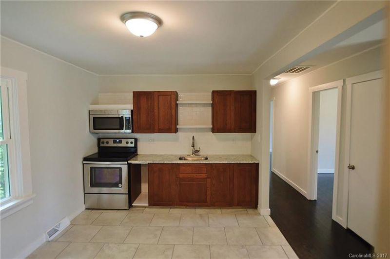 2931 Bellaire Dr, Charlotte, NC 28216