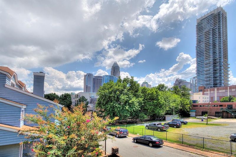 433 W 8th St #2, Charlotte, NC 28202
