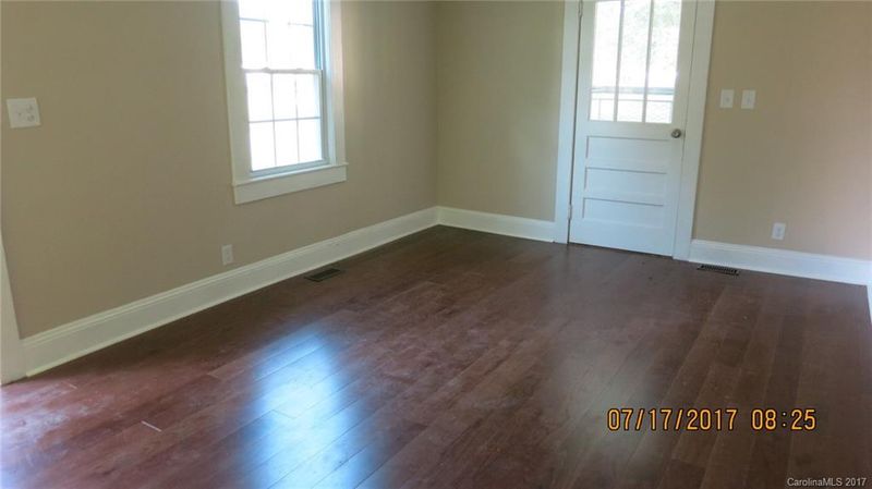1120 Manor St, Newton, NC 28613