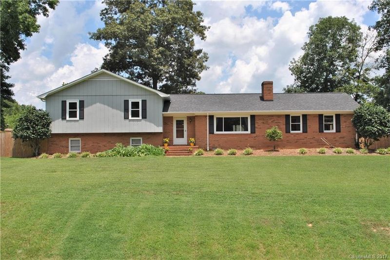 7055 Empire Dr #6, Mount Pleasant, NC 28124