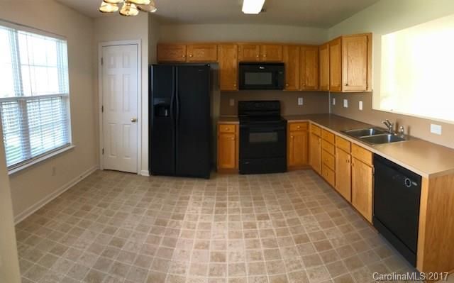 917 Corvus Ct, Charlotte, NC 28216