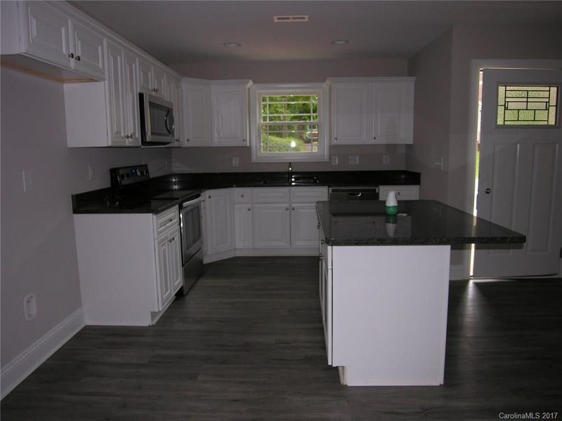 726 Broad St, Kannapolis, NC 28081