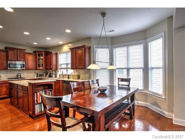 9521 Ridgeforest Dr, Charlotte, NC 28277
