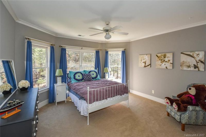3054 Kings Manor Dr, Matthews, NC 28104