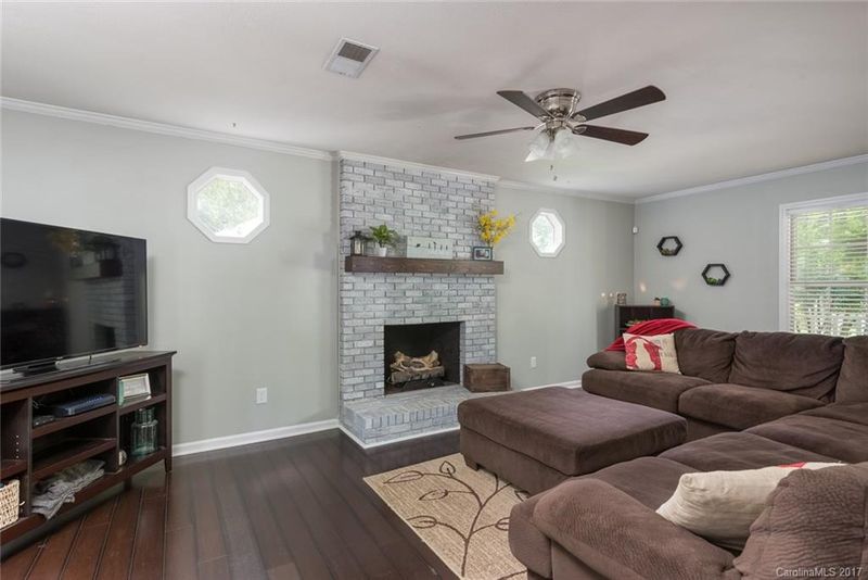 1205 Driftway Pt Rd, Matthews, NC 28105