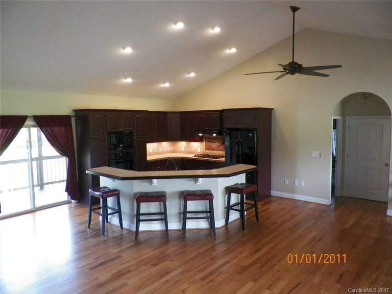 858 Eagle Mills Rd, Hamptonville, NC 27020