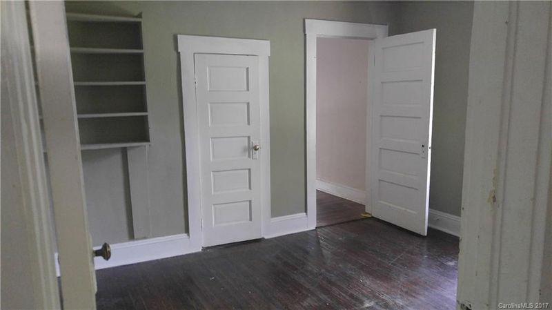 1132 Oakdale Rd, Charlotte, NC 28216